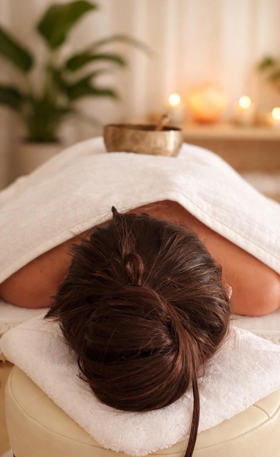 Relax Dekoration mit Buddha-Figur und Kerzen